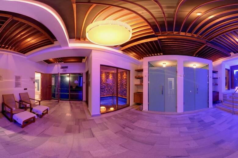 Hotel Montana Pine