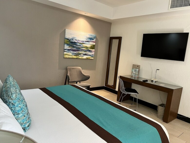 �urea Hotel And Suites
