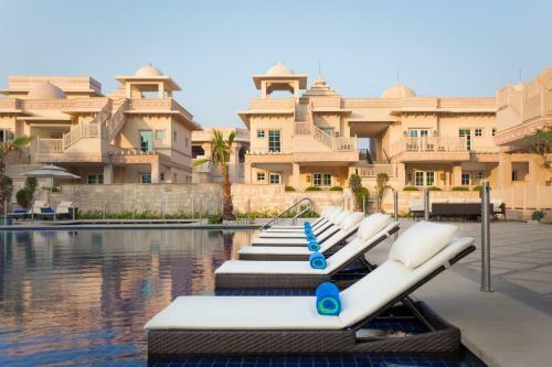 Hotel Itc Grand Bharat, A Luxury Collection Retreat.