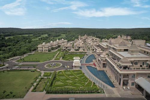 Hotel Itc Grand Bharat, A Luxury Collection Retreat.