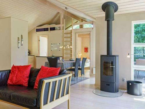 Three-bedroom Holiday Home In Nex� 28