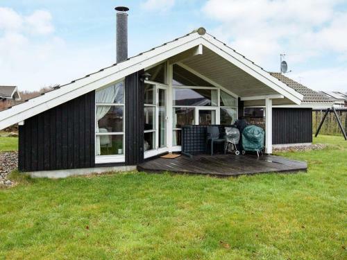 Three-bedroom Holiday Home In J�gerspris 1