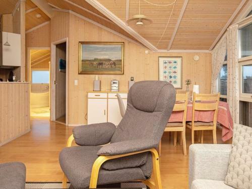 Three-bedroom Holiday Home In J�gerspris 1