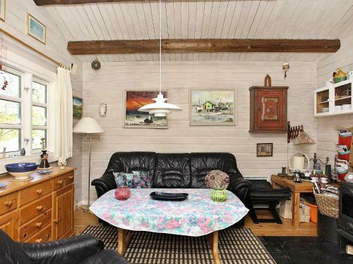Two-bedroom Holiday Home In L�kken 9