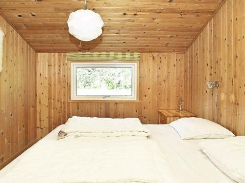 Three-bedroom Holiday Home In L�kken 62