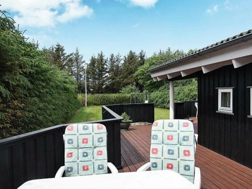 Three-bedroom Holiday Home In L�kken 52