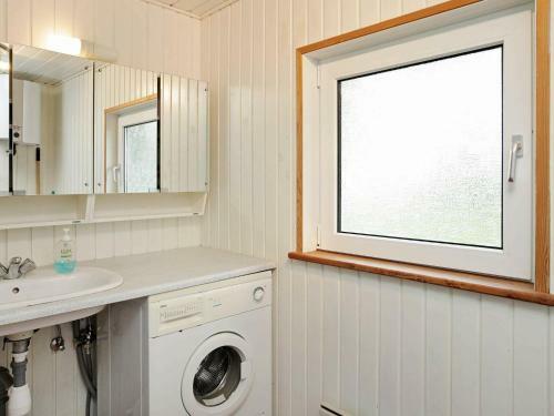 Three-bedroom Holiday Home In L�kken 11