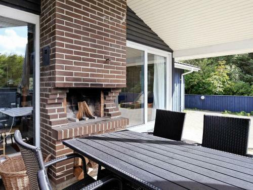 Three-bedroom Holiday Home In L�kken 11