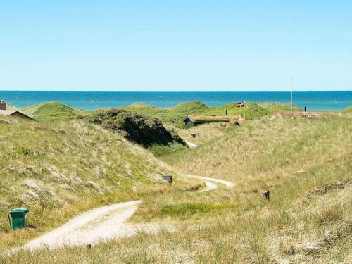 Three-bedroom Holiday Home In L�kken 18