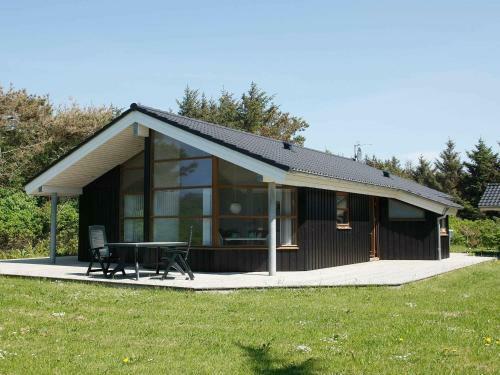 Three-bedroom Holiday Home In L�kken 23