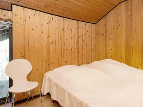 Three-bedroom Holiday Home In L�kken 70