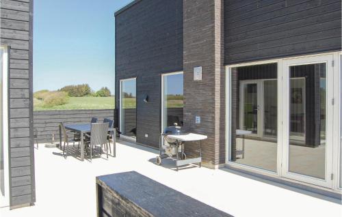 Three-bedroom Holiday Home L�kken With A Fireplace 07
