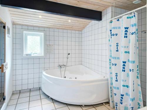 Four-bedroom Holiday Home In Nex� 2