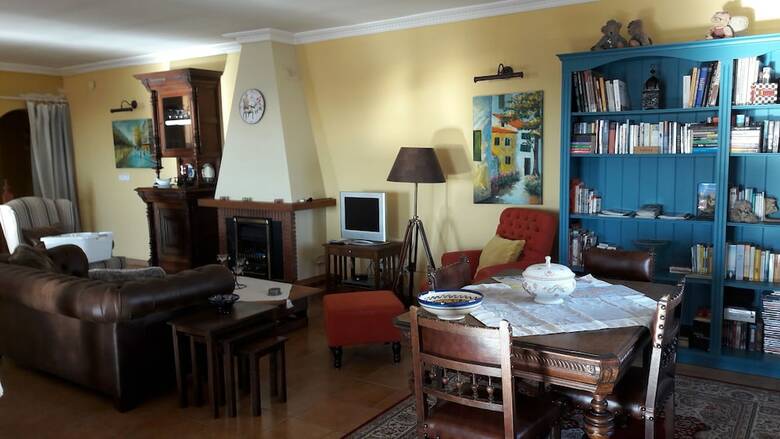 Casa Roble B&B