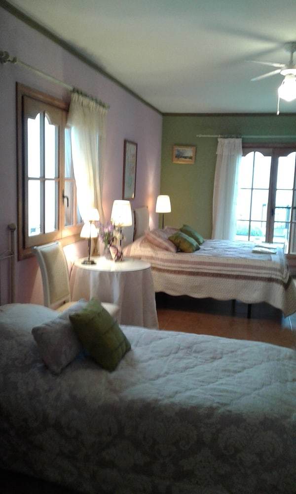 Casa Roble B&B