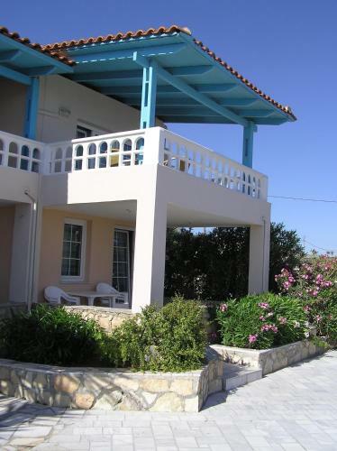 Nicolas Apartments
