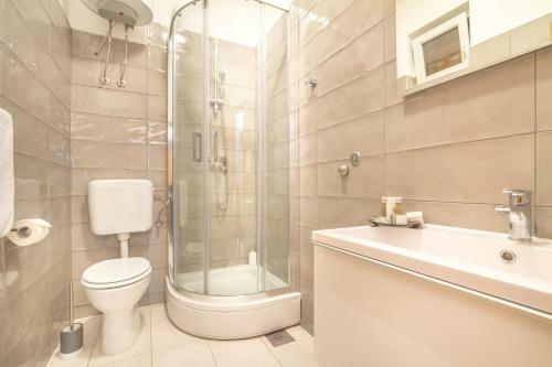 Two-bedroom Apartment In Klimno IV