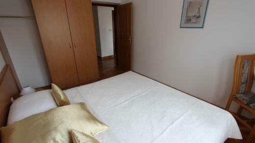 Two-bedroom Apartment In Klimno IV