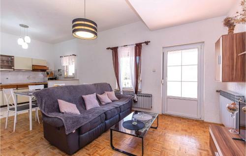 Three-bedroom Apartment Novi Vinodolski 08