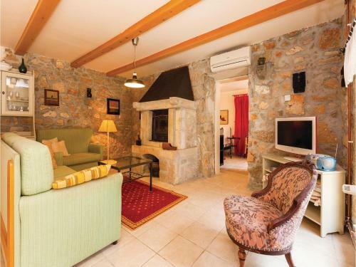 Three-bedroom Holiday Home Turcic With Sea View 09