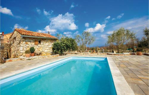 Three-bedroom Holiday Home Turcic With Sea View 09