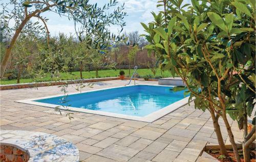 Three-bedroom Holiday Home Turcic With Sea View 09