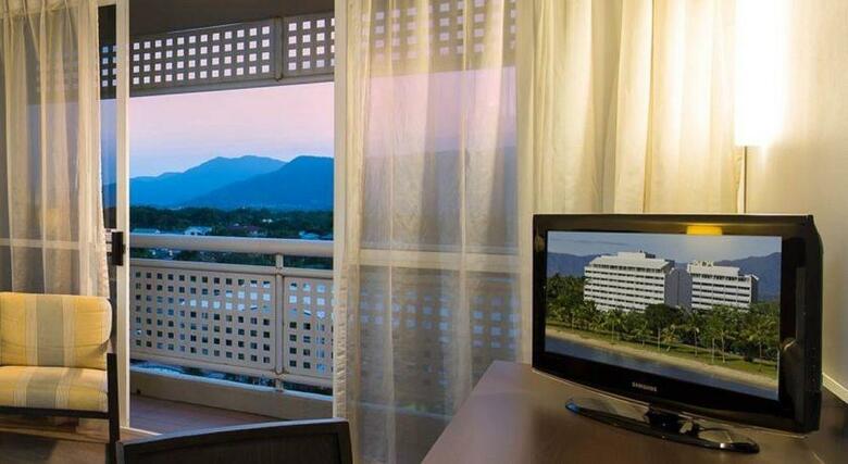 Mercure Hotel Harbourside Cairns