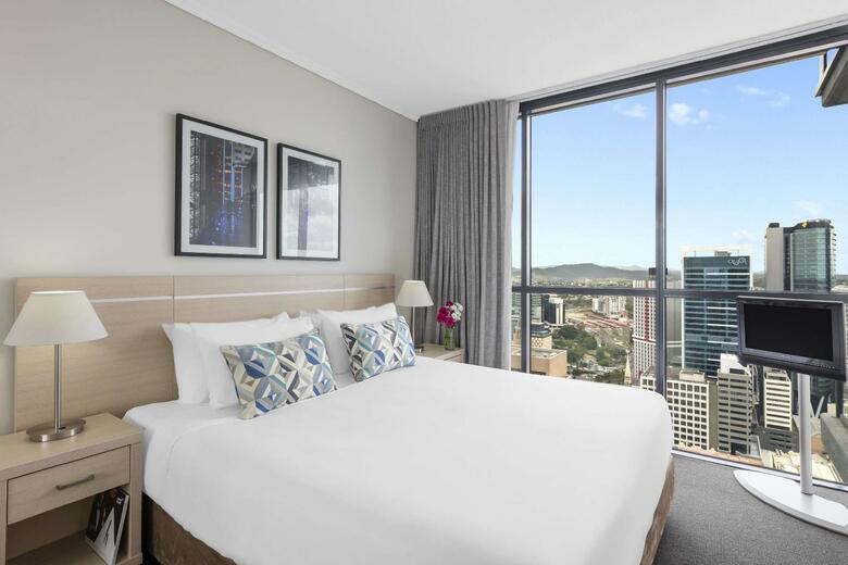 Hotel Oaks Charlotte Towers