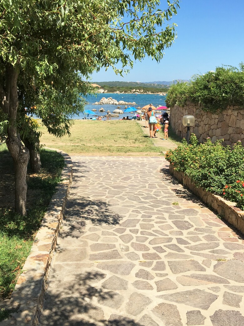 Apartamentos Villaggio Baia De Bahas � Suites