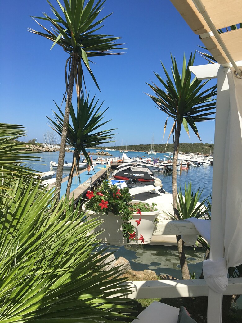 Apartamentos Villaggio Baia De Bahas � Suites