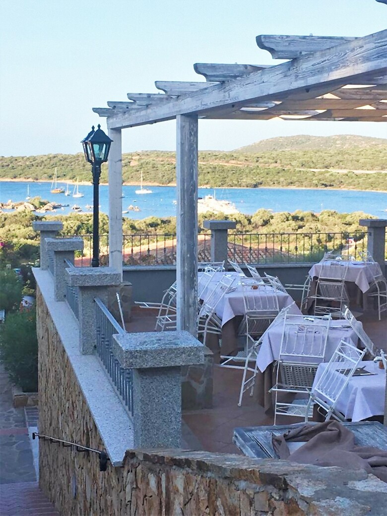 Apartamentos Villaggio Baia De Bahas � Suites