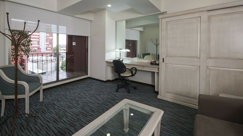 Holiday Inn Hotel & Suites Zona Rosa