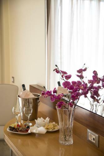 Manousos City Hotel