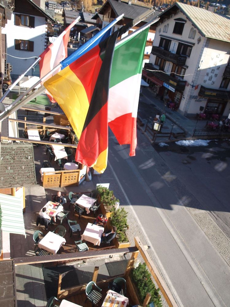 Hotel Alpina