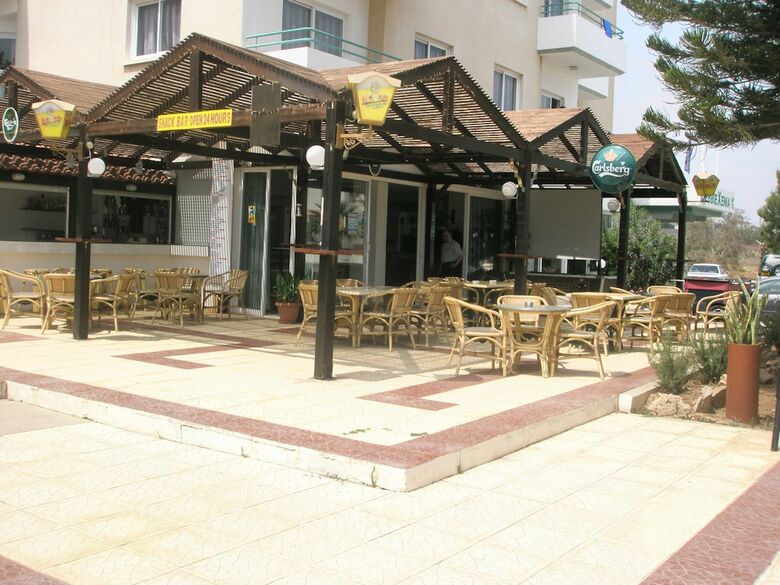 Hotel Debbie Xenia Apartments