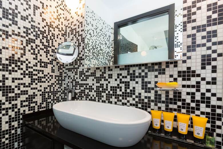 Jc Contemporary Hotel