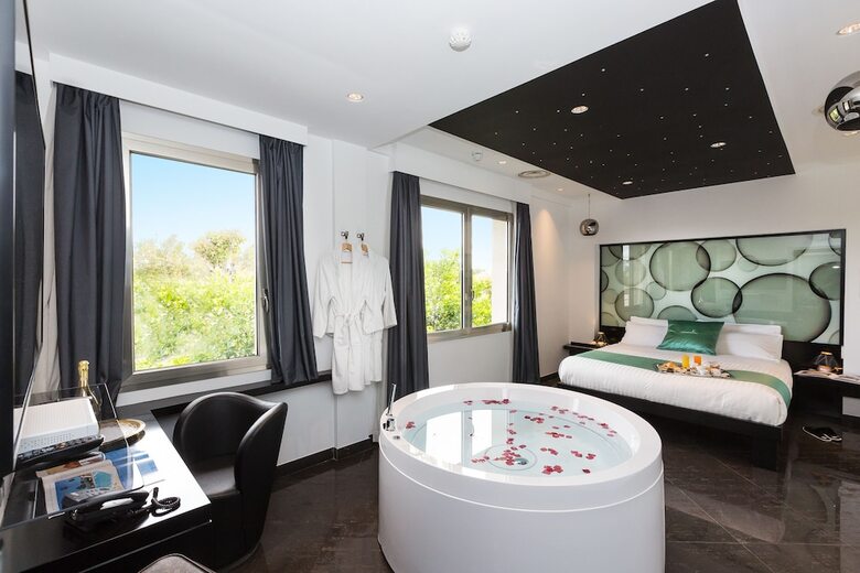 Jc Contemporary Hotel