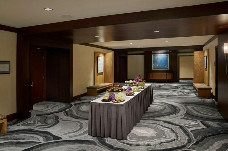 Hotel The Highland Dallas, Curio Collection By Hilton