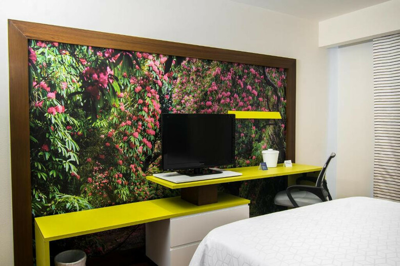 Holiday Inn Express Hotel & Suites At Wtc