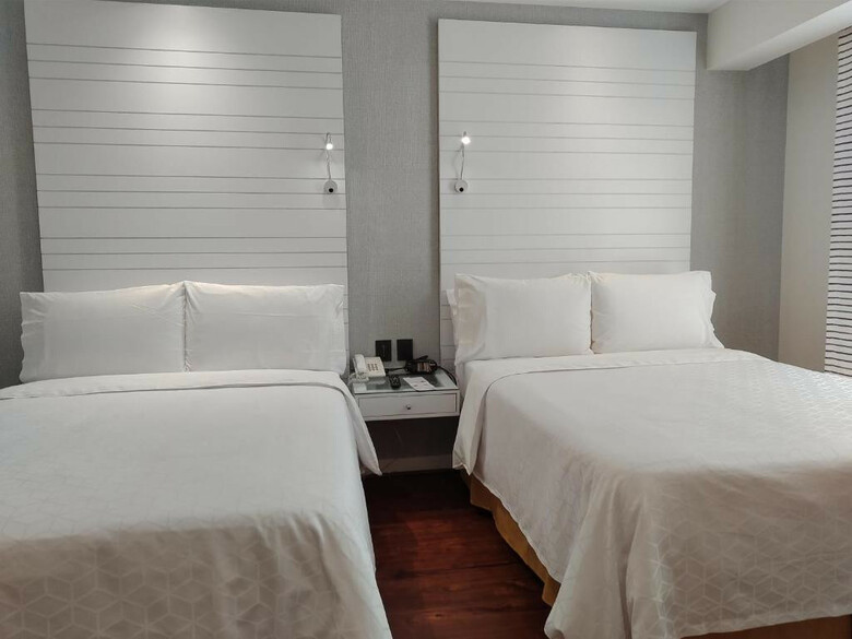 Holiday Inn Express Hotel & Suites At Wtc
