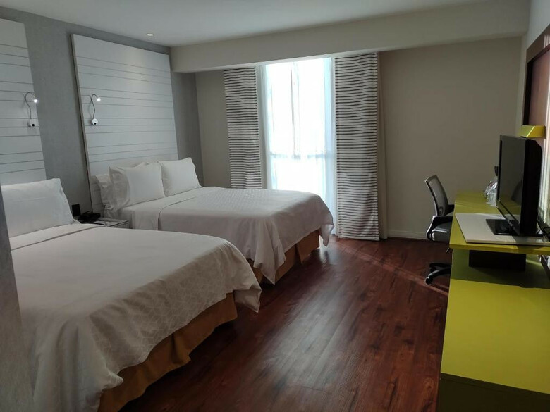 Holiday Inn Express Hotel & Suites At Wtc