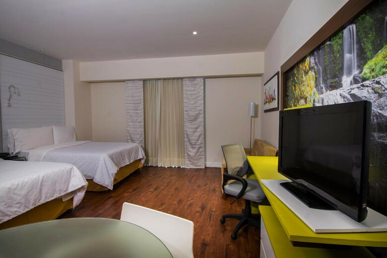 Holiday Inn Express Hotel & Suites At Wtc