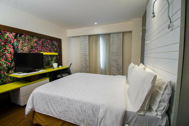 Holiday Inn Express Hotel & Suites At Wtc