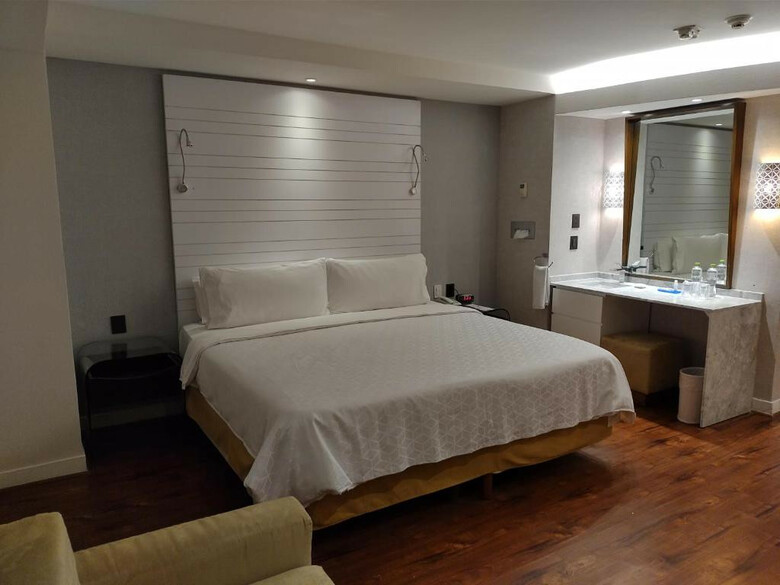 Holiday Inn Express Hotel & Suites At Wtc