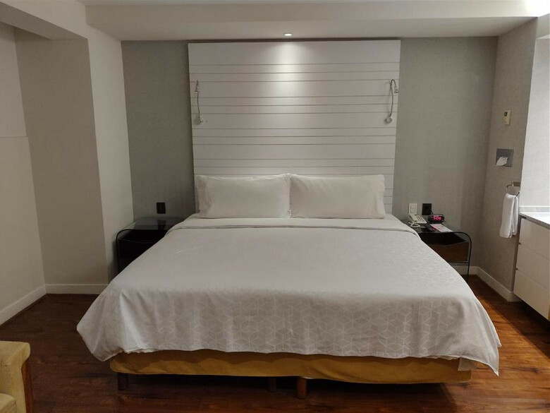 Holiday Inn Express Hotel & Suites At Wtc