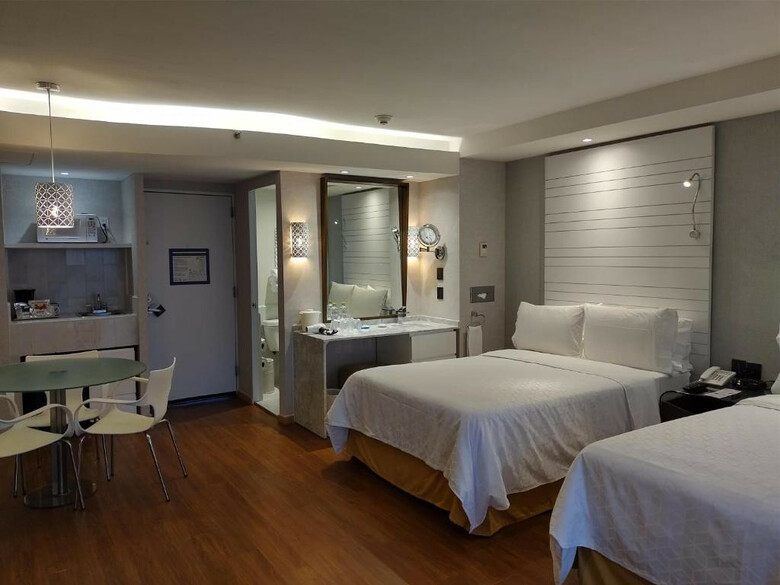 Holiday Inn Express Hotel & Suites At Wtc
