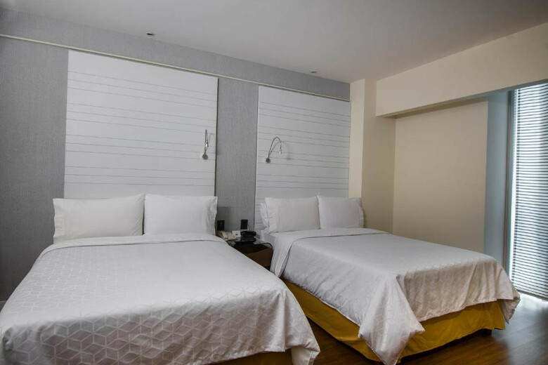 Holiday Inn Express Hotel & Suites At Wtc