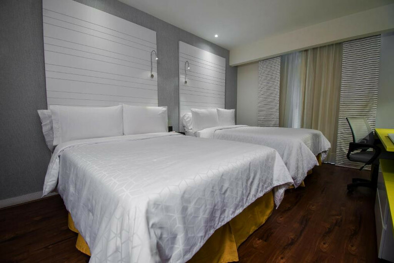 Holiday Inn Express Hotel & Suites At Wtc