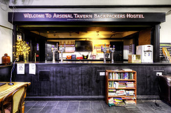 Albergue Arsenal Tavern Backpackers