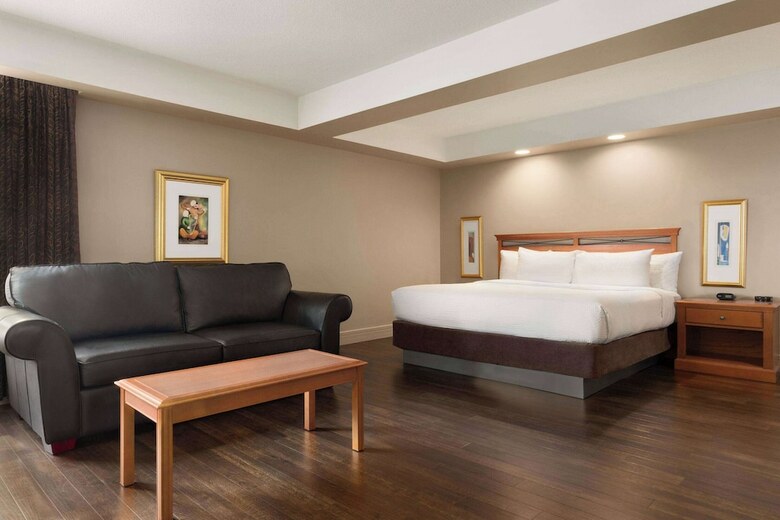 Hotel Executive Royal Inn North Calgary